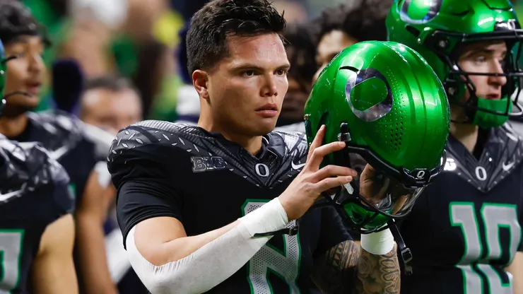 Oregon Ducks quarterback Dillon Gabriel (8) warming up before the NCAA, College League, USA Big Ten Championship football game between the Penn State Nittany Lions and the Oregon Ducks at Lucas Oil Stadium in Indianapolis, Indiana.