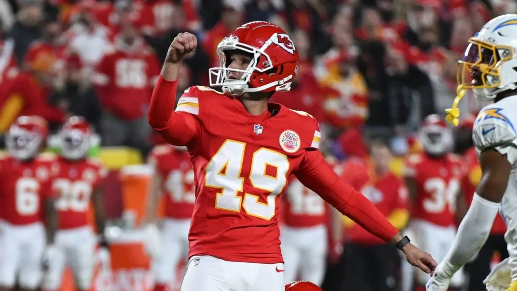 Matthew Wright celebrates a field goal scored.