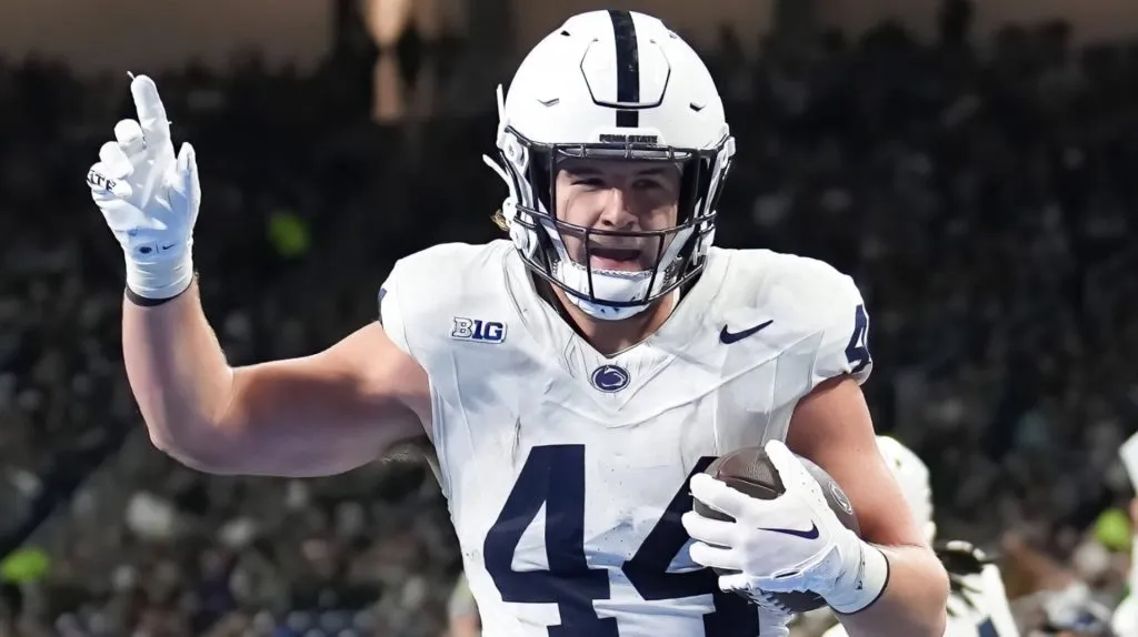 Tyler Warren scores a touchdown during the Michigan State vs Penn State football game at Ford Field on November 24, 2023.