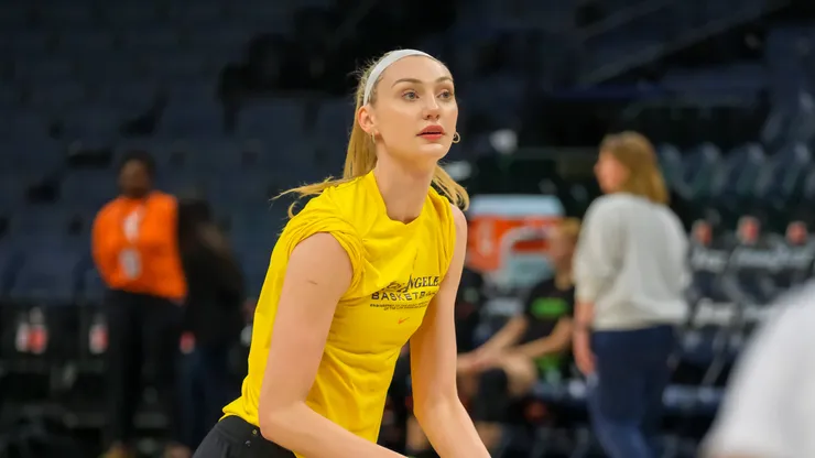 Cameron Brink of Los Angeles Sparks warms up