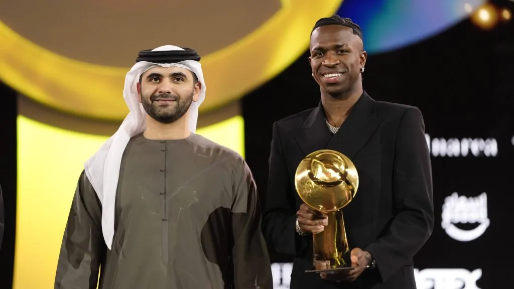Vinicius Junior is rewarded during the Globe Soccer Awards 2025. (IMAGO / LaPresse)