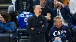 Los Angeles Clippers head coach Tyronn Lue directs against the Sacramento Kings during an NBA, Basketball Herren, USA preseason basketball game at Intuit Dome on Thursday, Oct. 17, 2024 in Inglewood, Calif.
