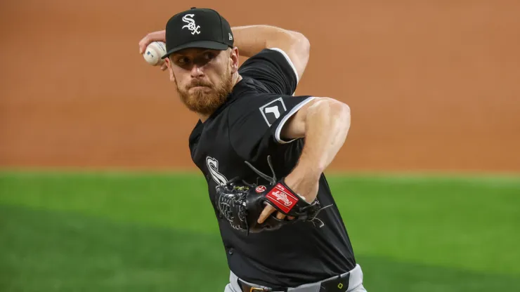 Chicago White Sox starting pitcher Garrett Crochet (45) delivers a pitch during a game between the Chicago White Sox and the Texas Rangers at Globe Life Field in Arlington, Texas.