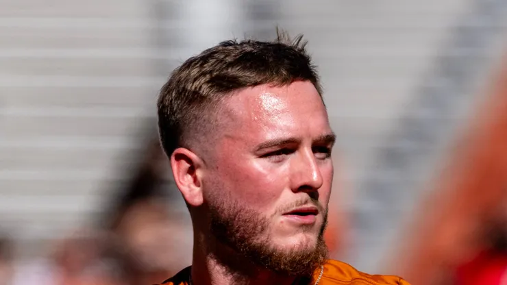Quinn Ewers 3 of the Texas Longhorns warms up before the game vs the Kentucky Wildcats at DKR-Memorial Stadium.