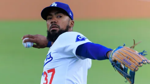 Teoscar Hernandez 37 of the Los Angeles Dodgers throws a ball into the stands during their MLB, Baseball Herren, USA regular season game against the San Francisco Giants on Tuesday July 23, 2024 at Dodger Stadium in Los Angeles, California. Dodgers defeats Giants, 5-2.