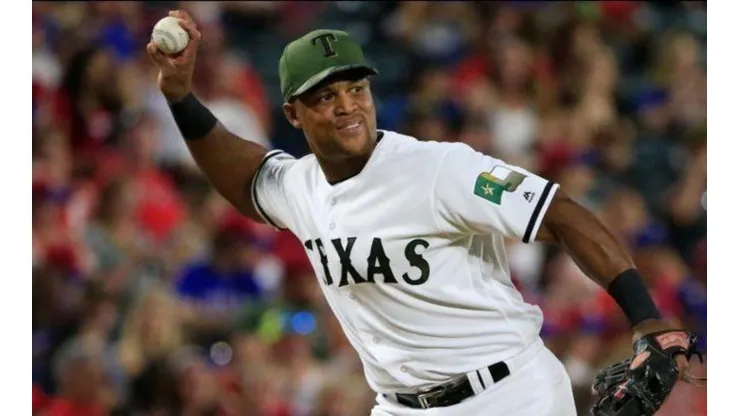 Adrián Beltré throwing the ball during a game.