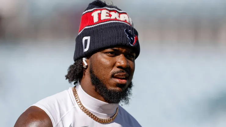Houston Texans linebacker Azeez Al-Shaair (0) warms up before the game between the Jacksonville Jaguars and the Houston Texans on December 1, 2024 at EverBank Stadium in Jacksonville, Fl.
