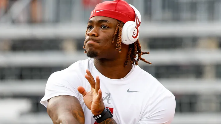 Alabama vs Wisconsin SEP 14 September 14, 2024: Alabama Crimson Tide quarterback Jalen Milroe (4) warming up before the NCAA Football game between the Alabama Crimson Tide and the Wisconsin Badgers at Camp Randall Stadium in Madison, WI.