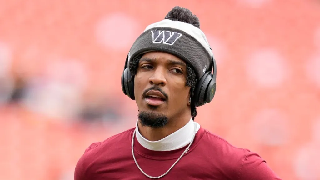 Jayden Daniels during the Washington Commanders vs Pittsburgh Steelers at Northwest Stadium in Landover MD.