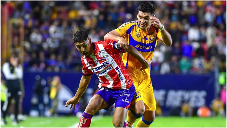 Ricardo Chavas (L) of San Luis fights for the ball with Jesus Angulo (R) of Tigres