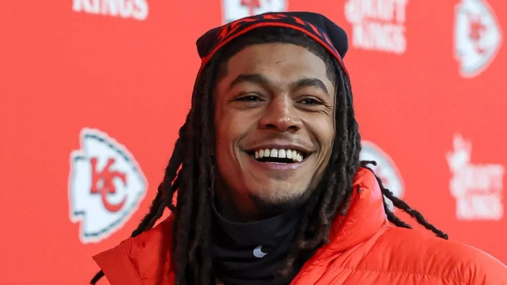 Kansas City Chiefs running back Isiah Pacheco (10) arrives before a game against the Las Vegas Raiders at GEHA Field at Arrowhead Stadium in Kansas City, MO.