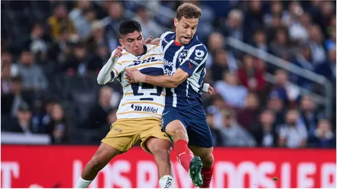 Piero Quispe (L) of Pumas fights for the ball with Sergio Canales (R) of Monterrey