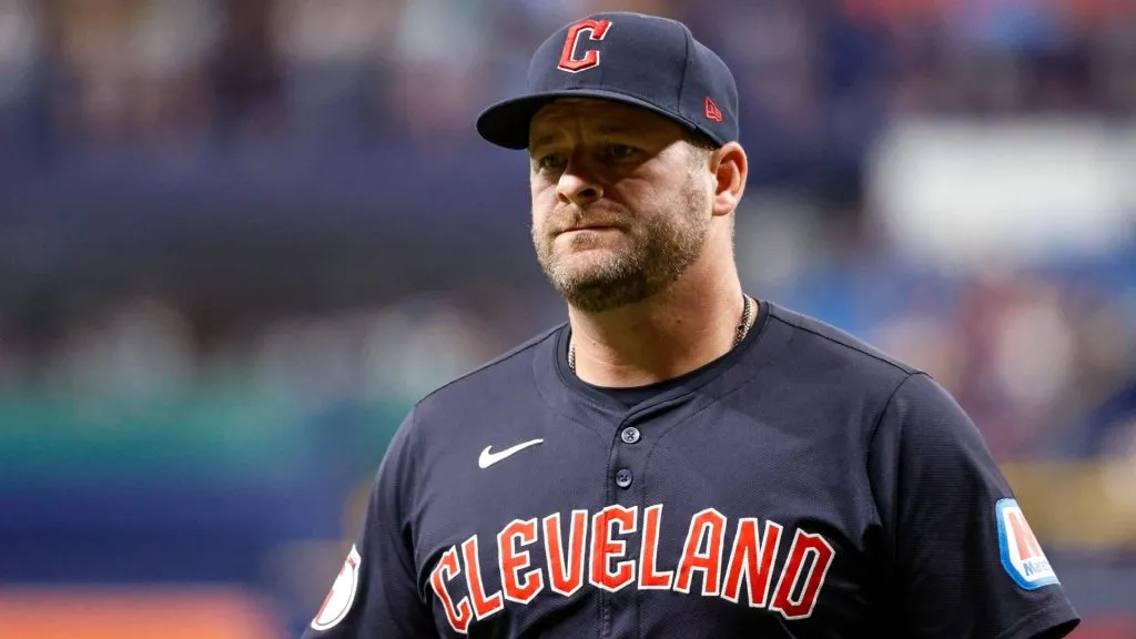 Cleveland Guardians manager Stephen Vogt walks back to the dugout when he makes a pitching change, while the Tampa Bay Rays wait to bat during seventh inning. (Source: IMAGO / ZUMA Press Wire)