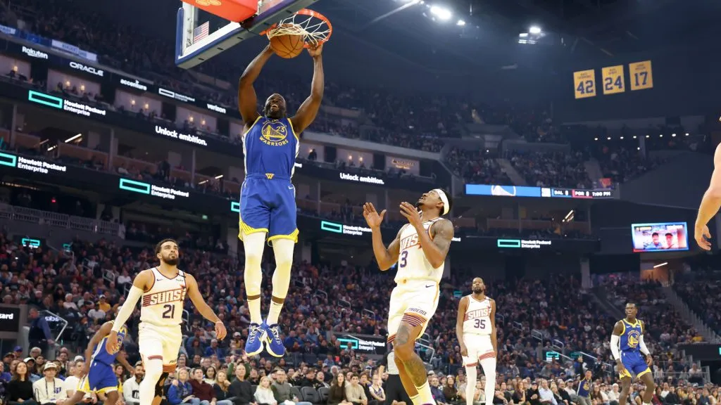 Draymond Green #23 of the Golden State Warriors goes up for a dunk on Tyus Jones #21 and Bradley Beal #3 of the Phoenix Suns in the first half at Chase Center. (Ezra Shaw/Getty Images)