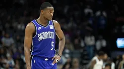 Sacramento Kings guard De Aaron Fox (5) reacts in the final minute of the loss to the Brooklyn Nets during an NBA, Basketball Herren, USA game at Golden 1 Center on Sunday, Nov. 24, 2024.