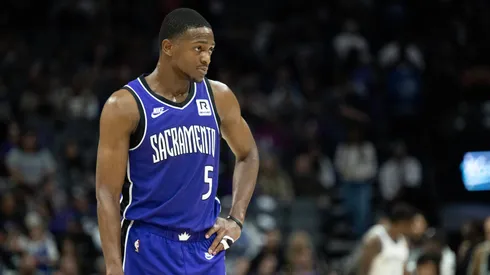 Sacramento Kings guard De Aaron Fox (5) reacts in the final minute of the loss to the Brooklyn Nets during an NBA, Basketball Herren, USA game at Golden 1 Center on Sunday, Nov. 24, 2024.