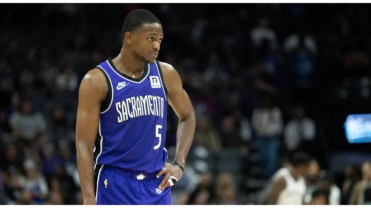 Sacramento Kings guard De Aaron Fox (5) reacts in the final minute of the loss to the Brooklyn Nets during an NBA, Basketball Herren, USA game at Golden 1 Center on Sunday, Nov. 24, 2024.