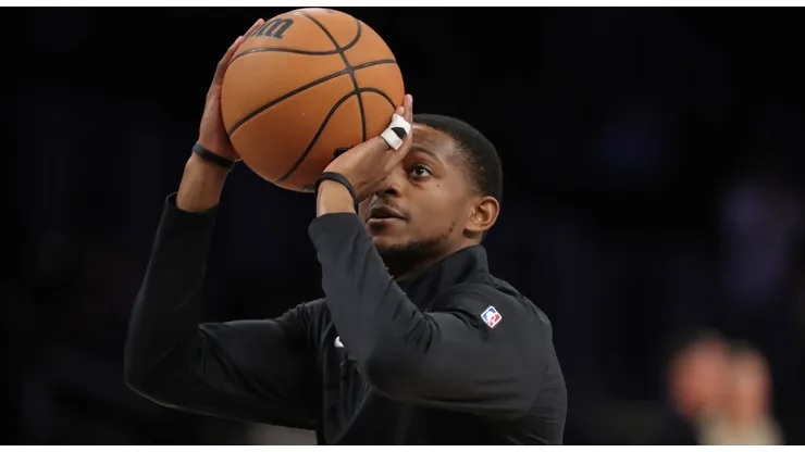 Sacramento Kings guard De Aaron Fox (5) before the Sacramento Kings vs Los Angeles Lakers game at Crypto.com Arena