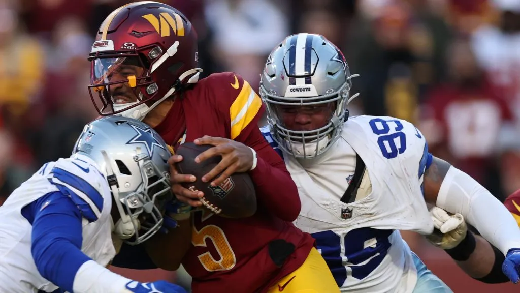 Quarterback Jayden Daniels #5 of the Washington Commanders rushes with the ball against the Dallas Cowboys at Northwest Stadium on November 24, 2024. (Source: Patrick Smith/Getty Images)