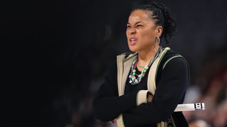 Head coach Dawn Staley of the South Carolina Gamecocks
