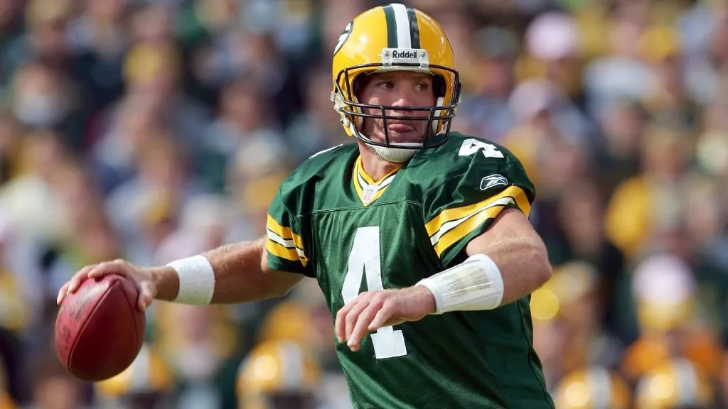Brett Favre #4 of the Green Bay Packers readies to throw against the New Orleans Saints during the third quarter on October 9, 2005. (Source: Harry How/Getty Images)