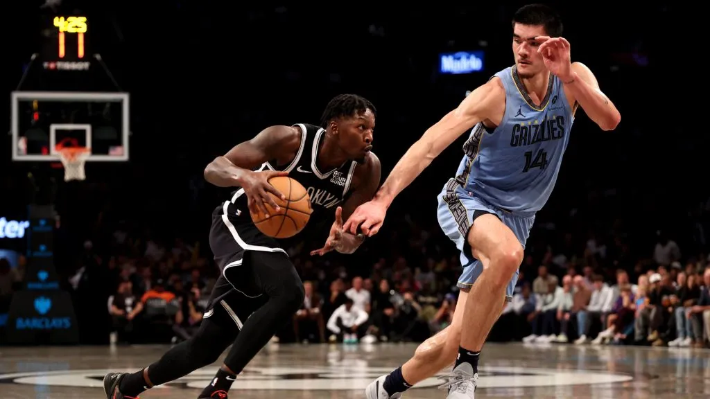 Dorian Finney-Smith #28 of the Brooklyn Nets dribbles the ball as Zach Edey #14 of the Memphis Grizzlies defends during the second half at Barclays Center. (Luke Hales/Getty Images)