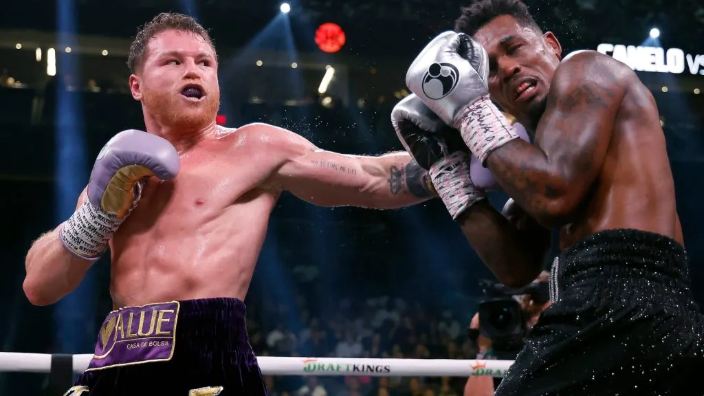 Saul “Canelo” Alvarez of Mexico (purple/gold trunks) trades punches with&nbsp;Jermell Charlo (black trunks)&nbsp;during their&nbsp;super middleweight title fight at T-Mobile Arena on September 30, 2023 in Las Vegas, Nevada. (Photo by Sarah Stier/Getty Images)