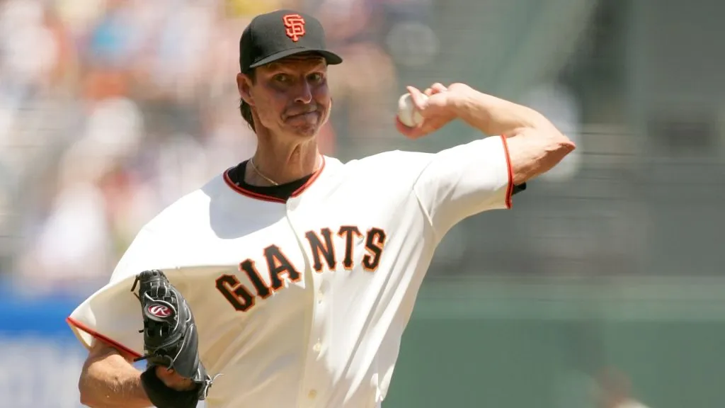 Randy Johnson #51 of the San Francisco Giants pitches against the New York Mets at AT&T Park on May 16, 2009. (Source: Ezra Shaw/Getty Images)
