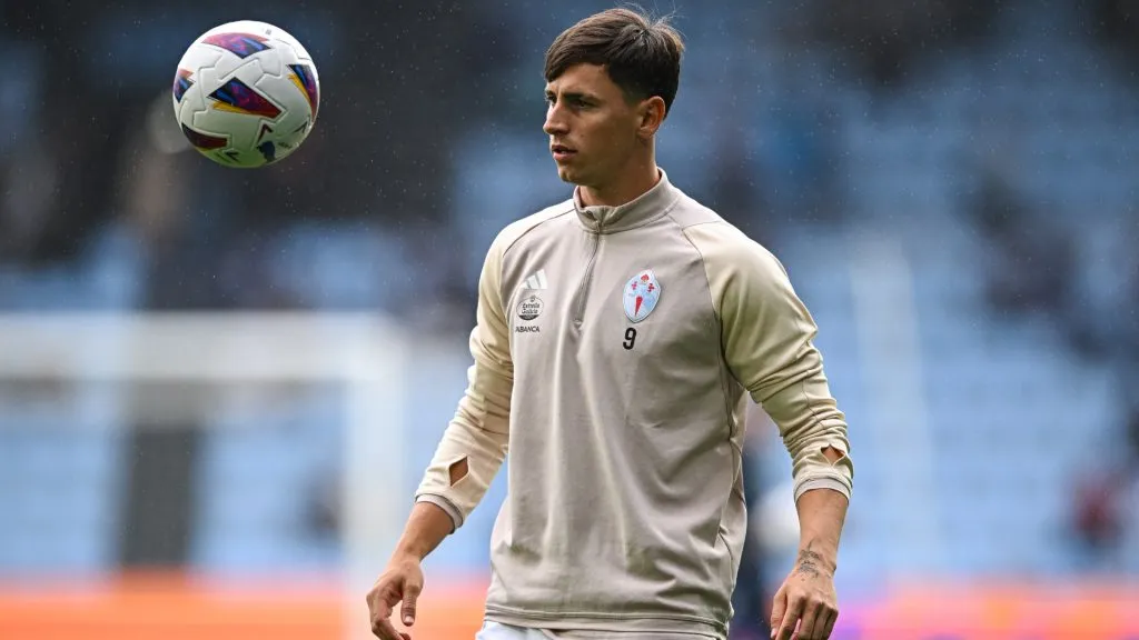 Tadeo Allende of Celta Vigo in action during warmup prior the LaLiga EA Sports match between Celta Vigo and Villarreal CF. (Octavio Passos/Getty Images)