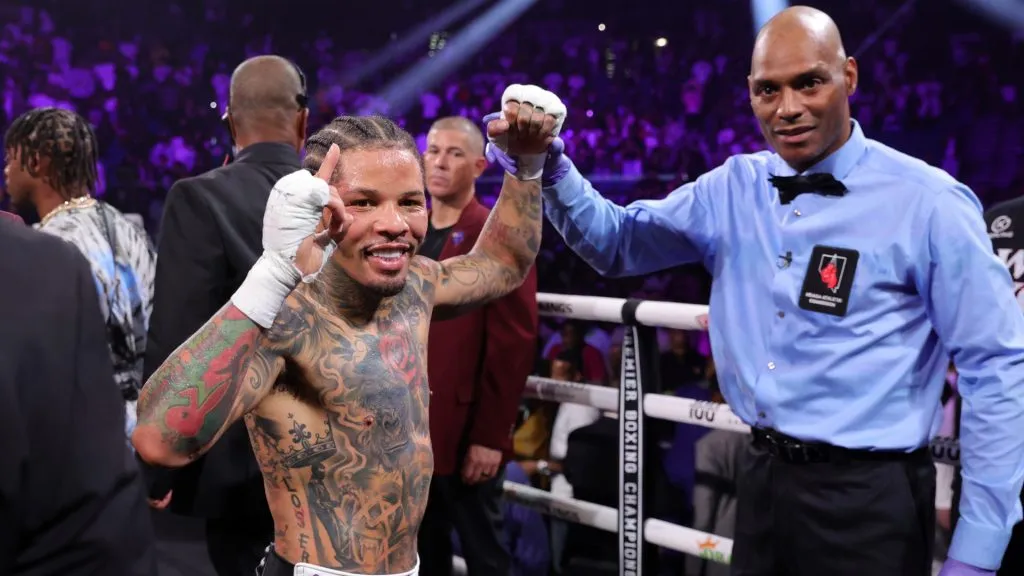 WBA lightweight champion Gervonta Davis poses with referee Harvey Dock after defeating Frank Martin (Steve Marcus/Getty Images)