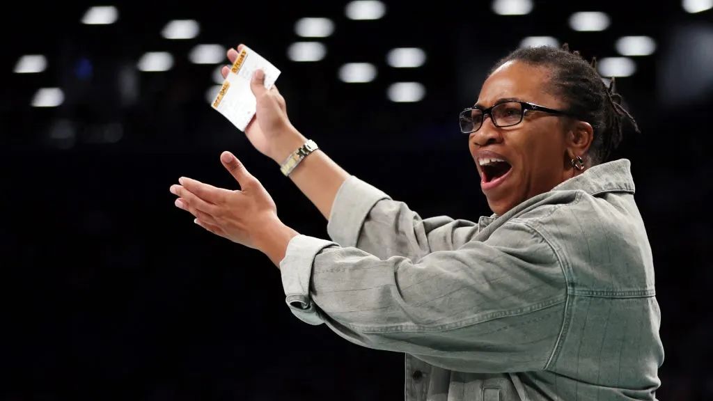 Tanisha Wright joins the Chicago Sky (Sarah Stier/Getty Images)