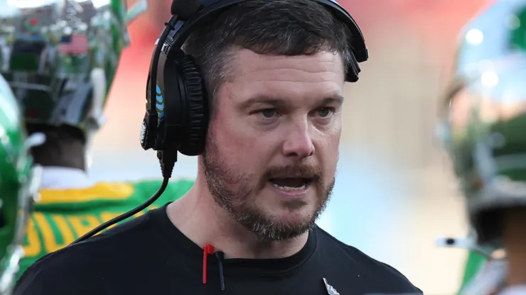 Head coach Dan Lanning of the Oregon Ducks speaks to this team during the second quarter against the Ohio State Buckeyes during the Rose Bowl Game Presented by Prudential at Rose Bowl Stadium on January 01, 2025 in Pasadena, California.