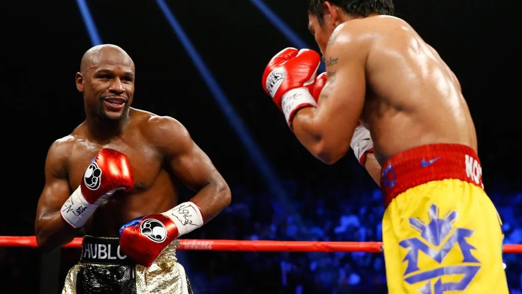Floyd Mayweather Jr. smiles at Manny Pacquiao during their welterweight unification championship bout on May 2, 2015. (Source: Al Bello/Getty Images)