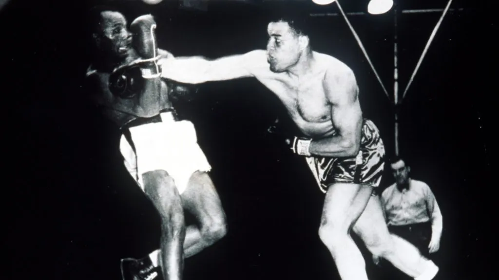 Joe Louis beats Jersey Joe Walcott in the 11th round by KO at Yankee Stadium on 27 Jun 1948. (Source: Allsport UK/ALLSPORT)
