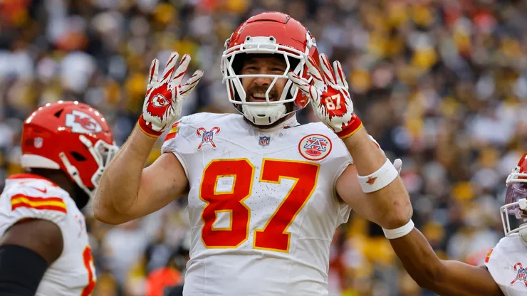 Travis Kelce #87 of the Kansas City Chiefs celebrates a touchdown during the fourth quarter against the Pittsburgh Steelers at Acrisure Stadium on December 25, 2024.