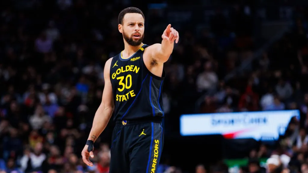 stephen curry pointing