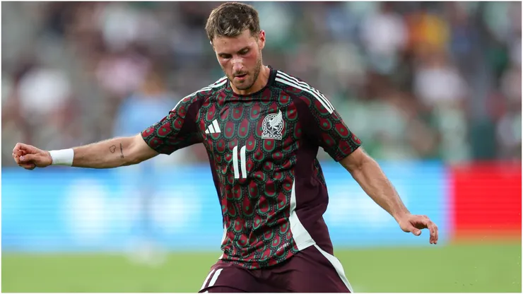 Santiago Gimenez of Mexico