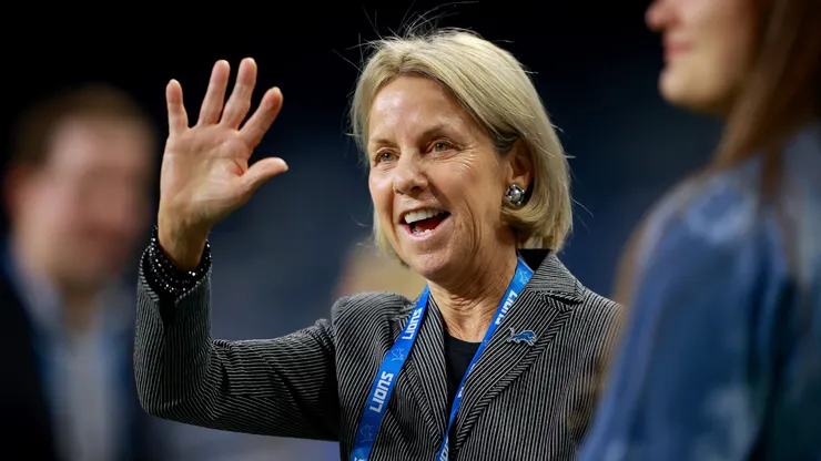 Owenr Sheila Ford Hamp of the Detroit Lions waves before the game against the Cincinnati Bengals at Ford Field on October 17, 2021.