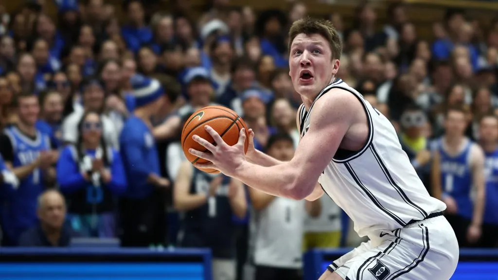 Kon Knueppel #7 of the Duke Blue Devils looks to shoot