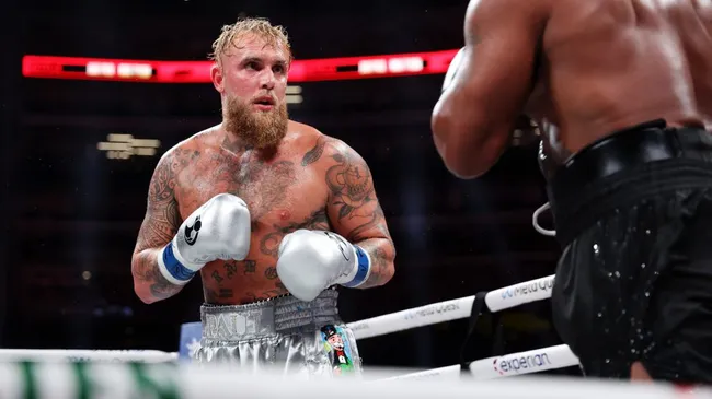 Jake Paul fighting Mike Tyson (Sarah Stier/Getty Images for Netflix © 2024)
