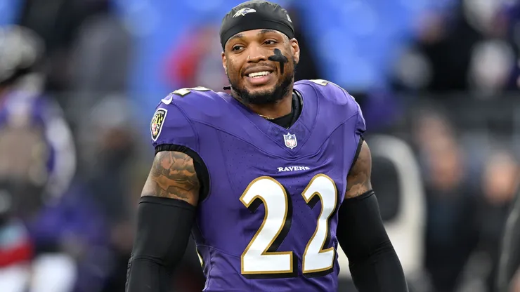 Derrick Henry #22 of the Baltimore Ravens looks on before the game against the Cleveland Browns at M&T Bank Stadium on January 04, 2025.