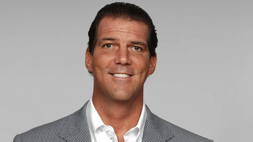 Steve Bisciotti of the Baltimore Ravens poses for his 2007 NFL headshot at photo day. (Source: Getty Images)