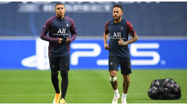 Neymar and Kylian Mbappe of PSG look on during the PSG Training Session ahead of the UEFA Champions League Quarter Final match between Atalanta and PSG at Estadio do Sport Lisboa e Benfica on August 11, 2020 in Lisbon, Portugal.