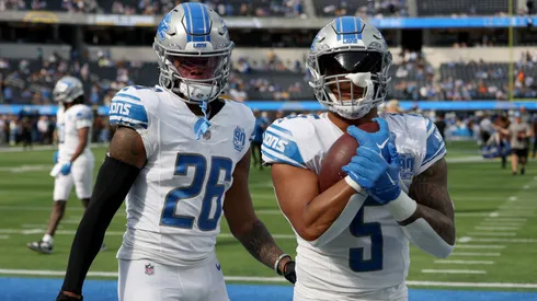 David Montgomery #5 of the Detroit Lions and Jahmyr Gibbs #26 of the Detroit Lions warm up before the game against the Los Angeles Chargers at SoFi Stadium on November 12, 2023.