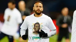 Neymar wearing a T-shirt featuring a portrait of Pele during the warm-up ahead of Paris Saint-Germain’s 2023 match against Angers.