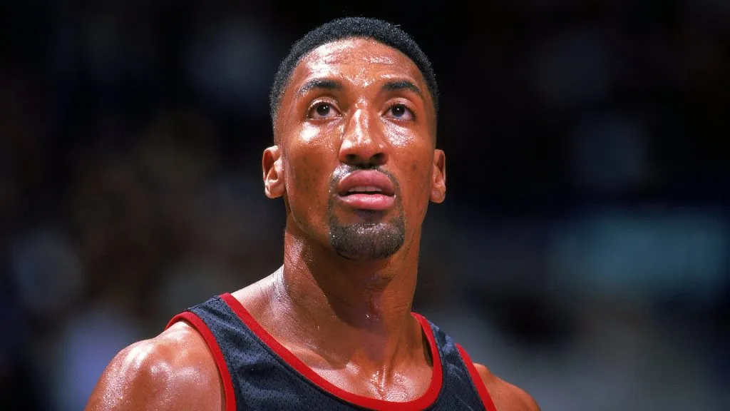 Scottie Pippen #33 of the Portland TrailBlazers looking on during the game against the Los Angeles Lakers at the Staples Center.