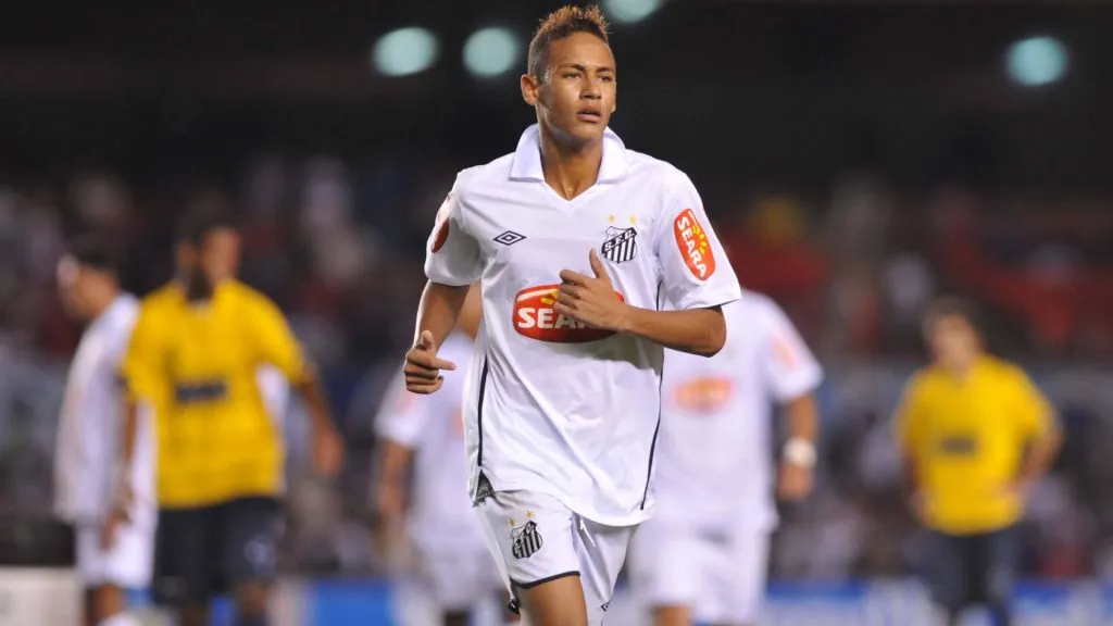 Neymar during a 2010 match between Santos and Cruzeiro. (IMAGO / Fotoarena)