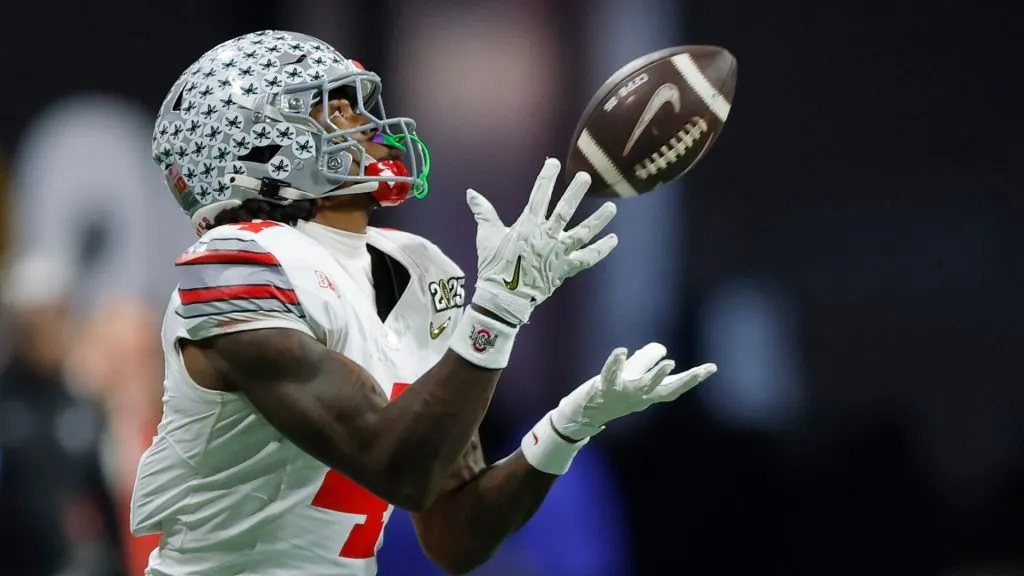 Jeremiah Smith #4 of the Ohio State Buckeyes catches a pass in front of Christian Gray #29 of the Notre Dame Fighting Irish for a first down during the fourth quarter in the 2025 CFP National Championship at the Mercedes-Benz Stadium on January 20, 2025 in Atlanta, Georgia.