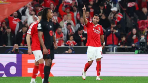 Vangelis Pavlidis of S.L Benfica celebrates scoring his team's second goal vs Barcelona