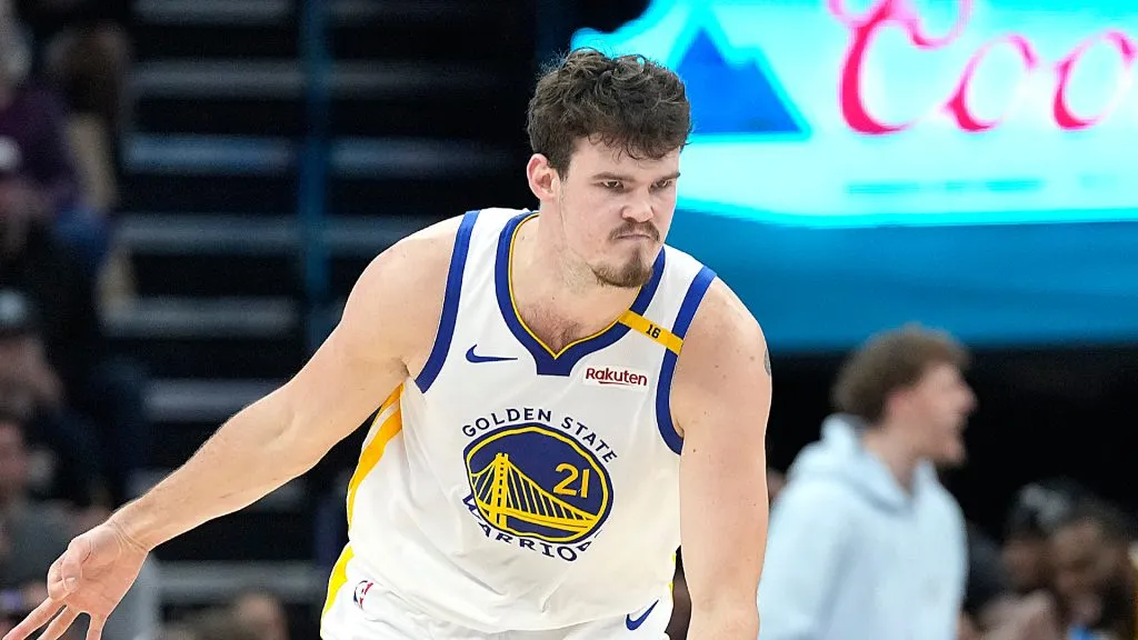 Quinten Post #21 and Stephen Curry #30